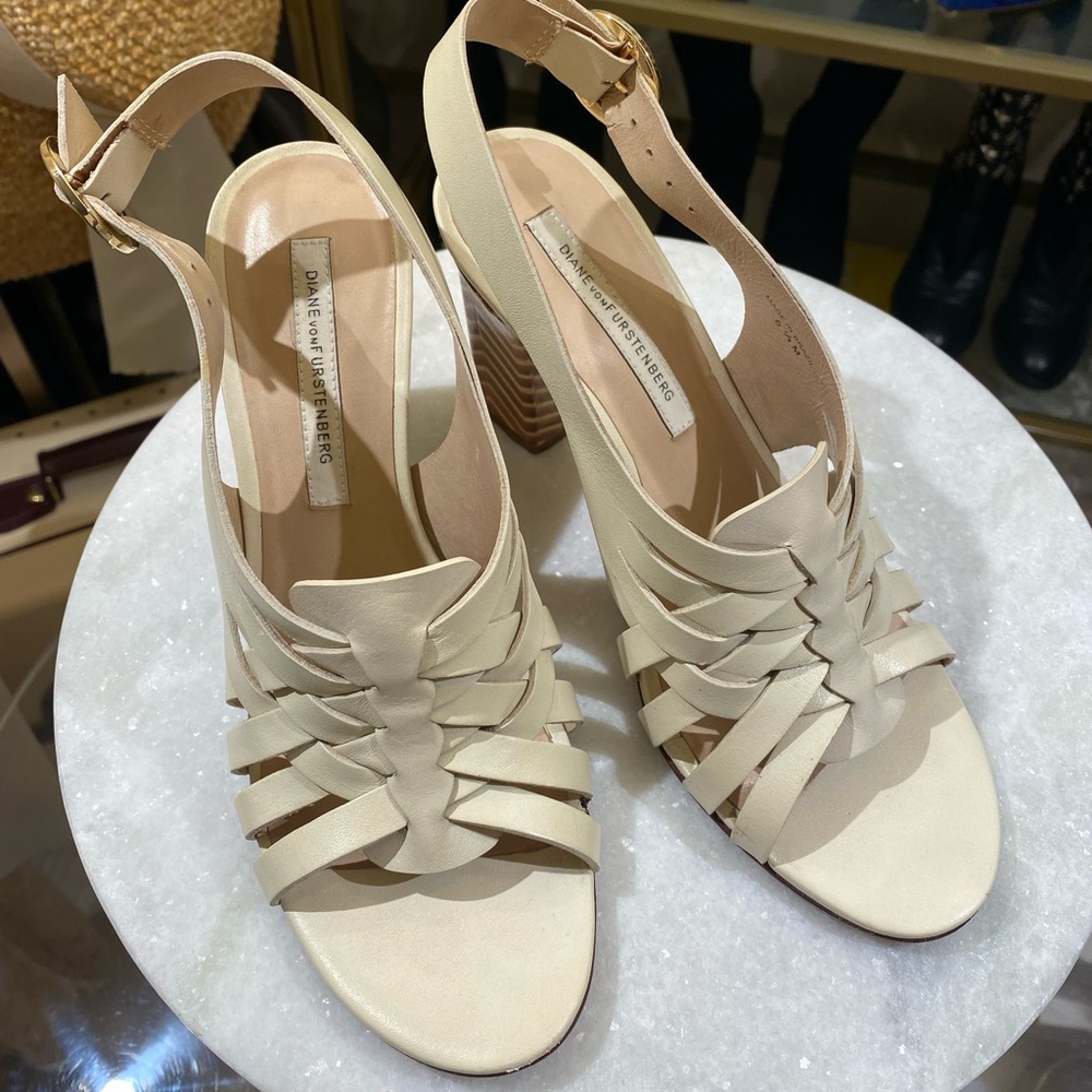 DVF Taite Sandal 6.5 offwhite
